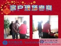 因帶領村民做手工活致富，被競選為村長，山東濰坊市楊女士的手工活創(chuàng)業(yè)故事