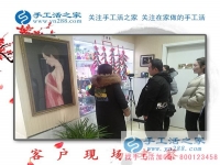 廣東廣州市一80后上班族放棄高壓力工作選擇手工活創(chuàng)業(yè)，只為在輕松中賺錢！