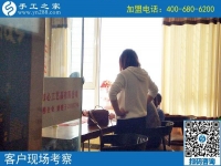 在家坐著數(shù)錢(qián)不是夢(mèng)！河南新鄉(xiāng)陳女士做手工活實(shí)現(xiàn)居家就業(yè)