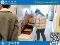 家庭代工手工活哪里有？黑龍鶴崗市王先生陪妻子來(lái)到手工之家