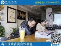 找個(gè)在家掙錢的手工活，山東濟(jì)寧丁先生陪妻子來(lái)到手工之家