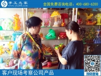 在家做手工活掙錢沒有年齡限制，云南曲靖劉女士做手工活外發(fā)加工掙錢后這樣說