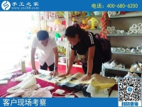 8月17日，找可以在家做的手工活，這里有正規(guī)可靠的珠繡外發(fā)手工，手工之家接待考察加工客戶剪影