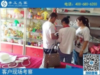8月19日，能掙錢的手工活是珠繡負(fù)責(zé)回收的手工活，手工之家接待考察加工客戶剪影
