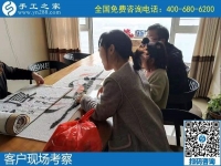 11月16日，代理手工活加工項(xiàng)目，就是珠繡串珠外發(fā)手工活賺錢(qián)好項(xiàng)目，手工之家接待考察加工客戶(hù)剪影