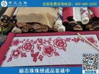 農(nóng)村60歲大媽靠做手工活掙錢，還不耽誤帶孫子