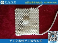 8月12日，拿回家做的手工活，沒(méi)有性別之分，要找對(duì)手工活外發(fā)項(xiàng)目，來(lái)手工之家，珠繡純手工珠包實(shí)拍