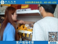 8月23日，這個(gè)純手工活外發(fā)加工項(xiàng)目也能做代理，很多人在這里實(shí)現(xiàn)了就業(yè)創(chuàng)業(yè)夢(mèng)想，手工之家接待考察加工客戶剪影