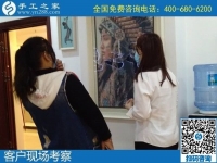 10月21日，手工活外發(fā)回收，都能在家掙錢的手工活，選擇這里的人太多了，手工之家接待考察合作加工客戶剪影