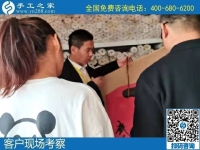 11月14日，純手工活外發(fā)加工，想在家做手工活掙錢的人選擇了珠繡，手工之家接待考察加工客戶剪影