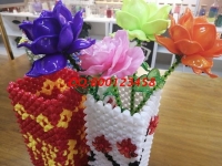 4月21日，可以寄到家做的手工活，加工手工活掙錢，要有收益，產(chǎn)品質(zhì)量很重要，手工之家這樣來保證，圖為勵志珠珠繡串珠手工產(chǎn)品實拍
