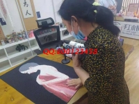 5月25日，找拿回家做的手工活掙錢(qián)，找正規(guī)手工活外發(fā)加工企業(yè)，就選勵(lì)志珠珠繡，手工之家接待考察合作加工客戶(hù)