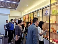 在家照顧老人不能出去，哪里有在家做的手工活？