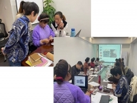 婦女在家做手工活兼職串珠子，業(yè)余掙錢補貼家用