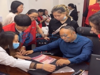 做這里的手工活外發(fā)加工錢(qián)賺得快，生活有保障