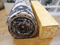 把手工加工項(xiàng)目領(lǐng)回家做，許多人實(shí)現(xiàn)靈活就業(yè)